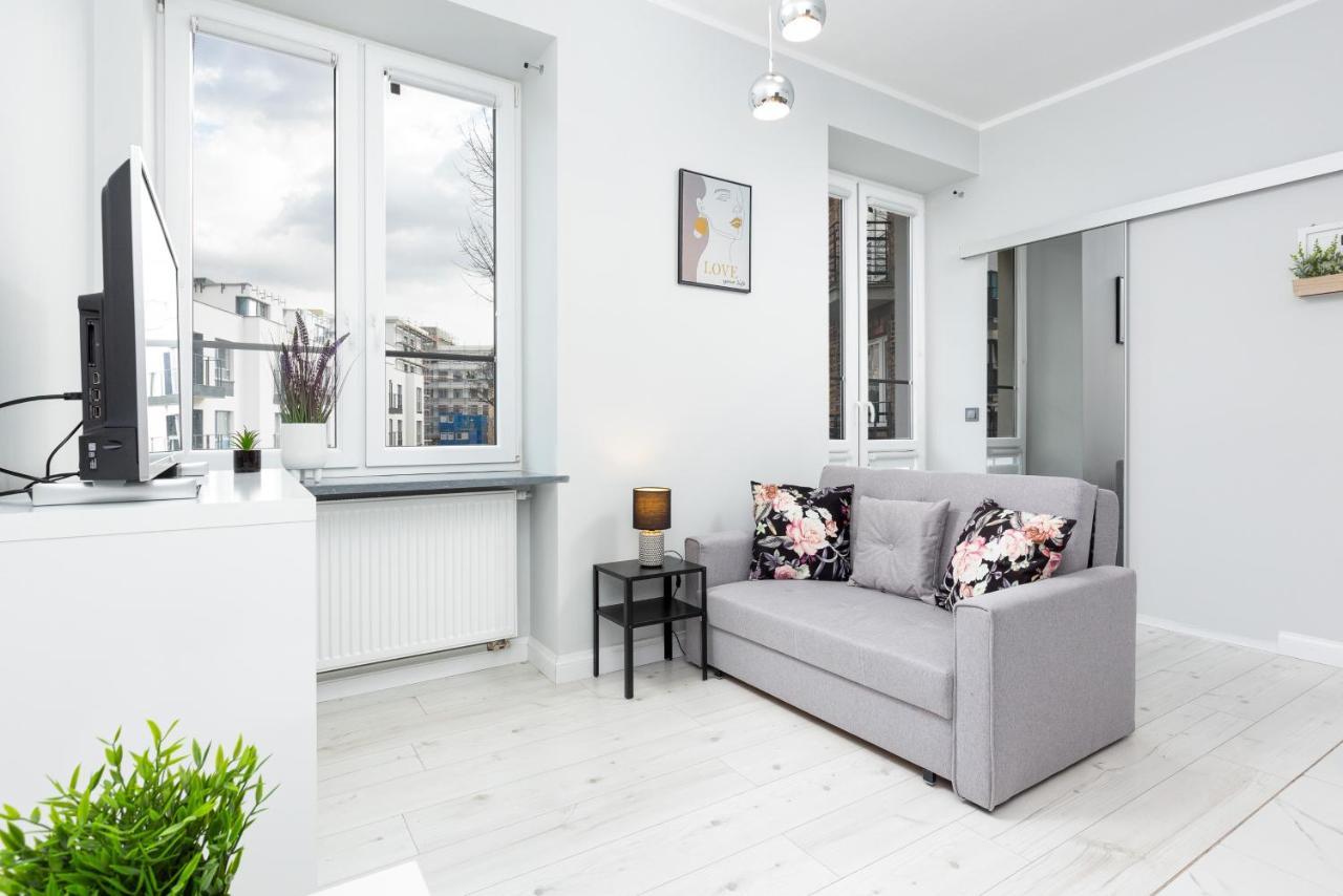 Stylish & Modern Praga By Renters Apartment