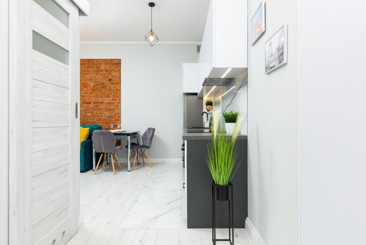 Stylish & Modern Praga By Renters Apartment Warsaw