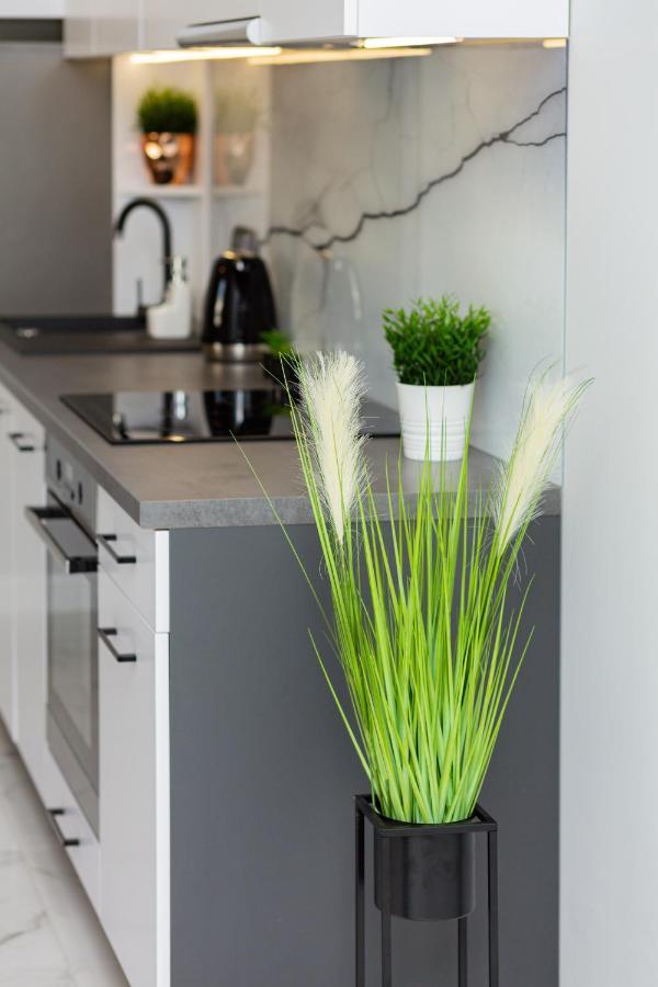 Stylish & Modern Praga By Renters Apartment Warsaw