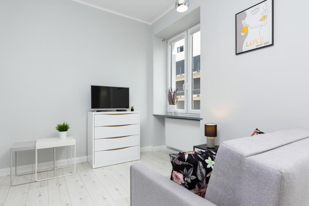 Stylish & Modern Praga By Renters Apartment Warsaw