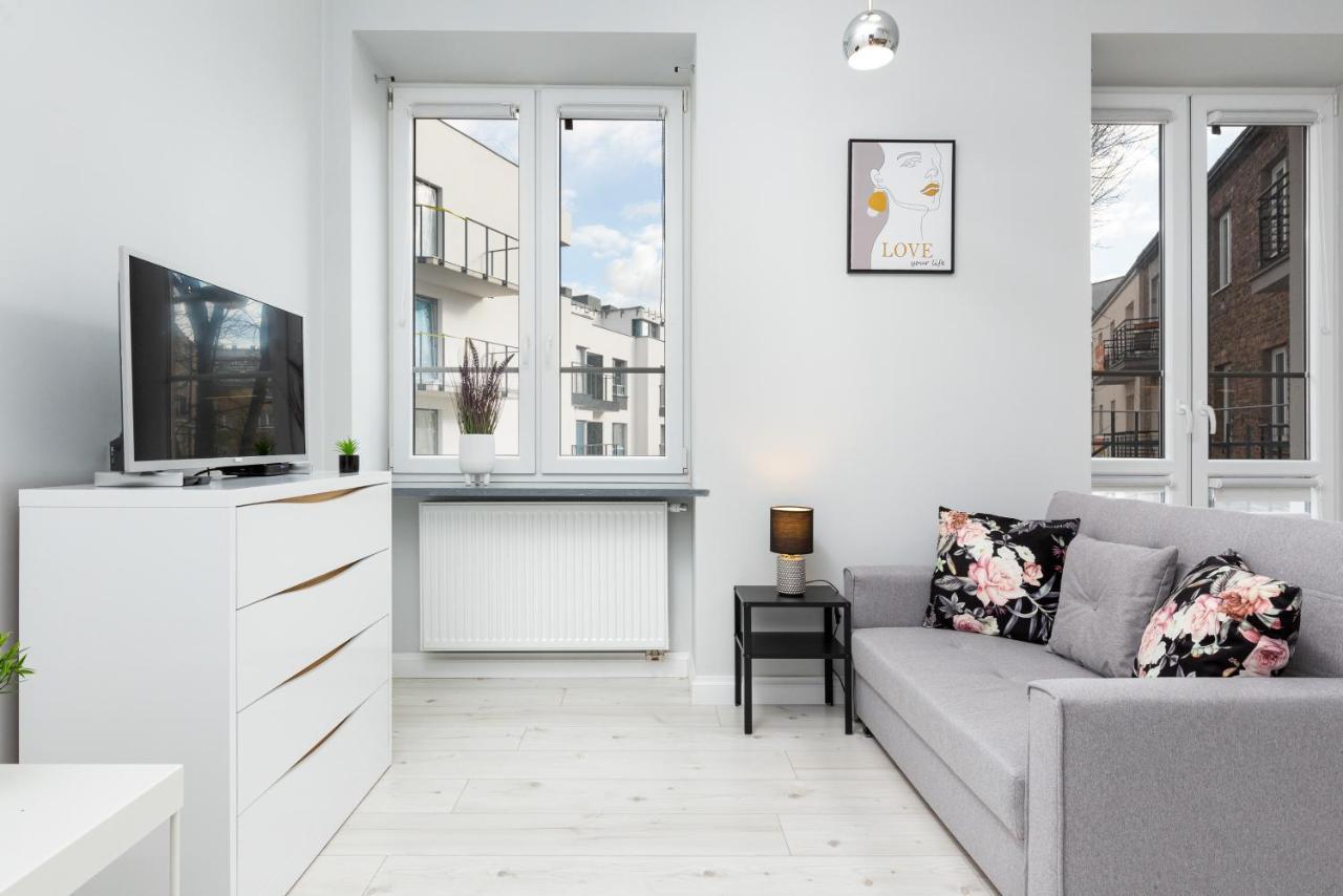 Stylish & Modern Praga By Renters *